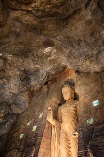 Tayland, Bangkok - 7 Kasım 2024: Bamiyan Buddha Mağarası Banglamphu, Banglamphu, Tayland.