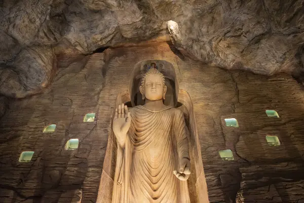Tayland, Bangkok - 7 Kasım 2024: Bamiyan Buddha Mağarası Banglamphu, Banglamphu, Tayland.