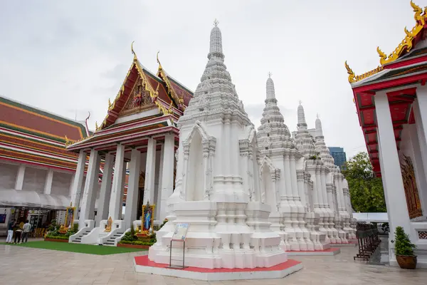 Tayland, Bangkok - 6 Kasım 2024: Wat Maha Phruettharam Worawihan Bangkok, Tayland.  