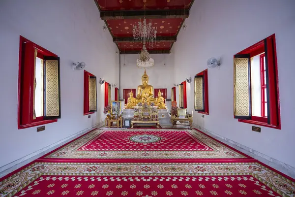 Tayland, Bangkok - 6 Kasım 2024: Wat Maha Phruettharam Worawihan Bangkok, Tayland.  