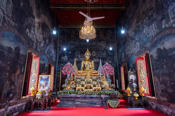 Tayland, Bangkok - 6 Kasım 2024: Wat Maha Phruettharam Worawihan Bangkok, Tayland.  