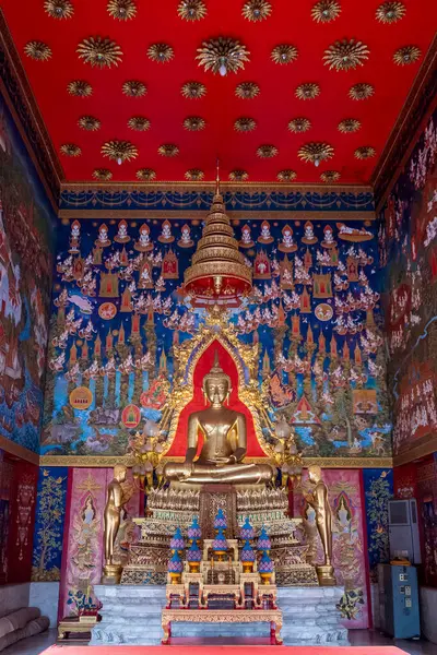 Tayland, Bangkok - 6 Kasım 2024: Tayland 'ın Bangkok şehrindeki Wat Phlapphla Chai' de.