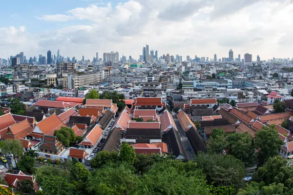 Banglamphu 'daki Wat Saket' in Tayland 'daki Bangkok şehrindeki hava manzarası. Tayland, Bangkok, 7 Kasım 2024.