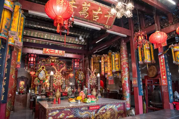 Tayland, Bangkok - 5 Kasım 2024: Tayland 'ın Bangkok şehrindeki Hon Wong Kung Çin Tapınağı.