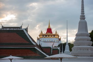 Banglamphu, Banglamphu, Tayland 'daki Wat Saket Festivali' nde Altın Dağ 'da seremoni. Tayland, Bangkok, 8 Kasım 2024.