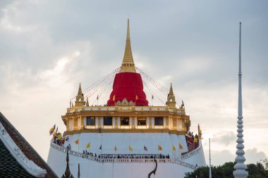 Banglamphu, Banglamphu, Tayland 'daki Wat Saket Festivali' nde Altın Dağ 'da seremoni. Tayland, Bangkok, 8 Kasım 2024.