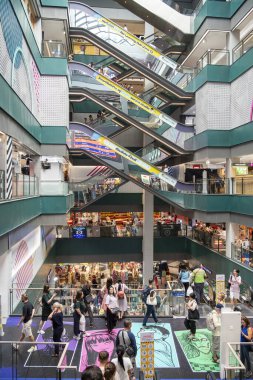 Tayland 'ın Bangkok şehrindeki Siyam Meydanı' ndaki Alışveriş Merkezi 'nin içinde. Tayland, Bangkok, Aralık, 16, 2024.