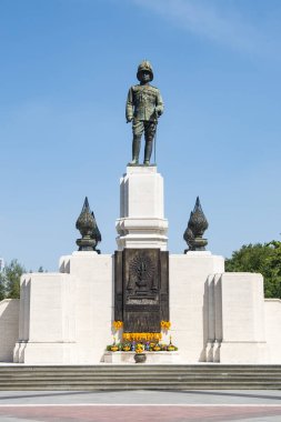  Tayland, Bangkok - 11 Aralık 2024: Tayland 'daki Lumphini Park' taki Kral Rama VI Anıtı. 