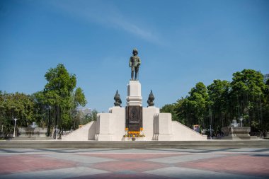 Tayland, Bangkok - 11 Aralık 2024: Tayland 'daki Lumphini Park' taki Kral Rama VI Anıtı. 