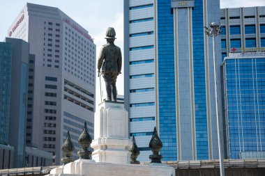  Tayland, Bangkok - 11 Aralık 2024: Tayland 'daki Lumphini Park' taki Kral Rama VI Anıtı. 
