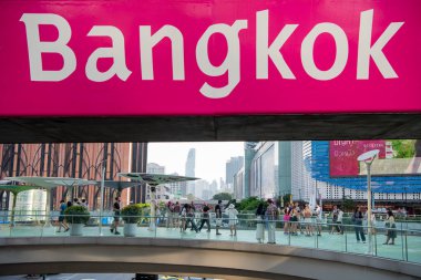 Tayland, Bangkok - 11 Aralık 2024: Tayland 'ın Bangkok kentindeki Siam Meydanı' ndaki Bankok Logosu.  
