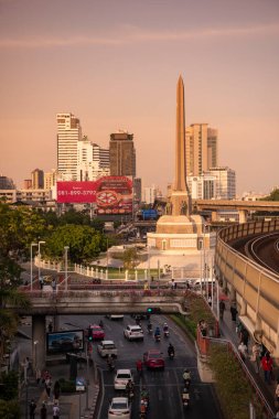 Tayland, Bangkok - 11 Aralık 2024: Bangkok, Tayland 'daki Rachathewi Zafer Anıtı.