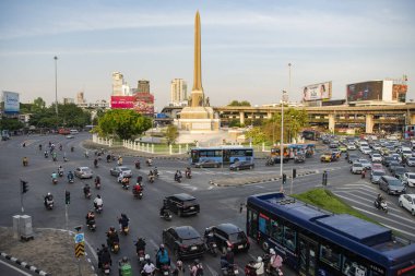 Tayland, Bangkok - 11 Aralık 2024: Bangkok, Tayland 'daki Rachathewi Zafer Anıtı.