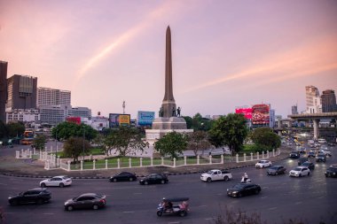 Tayland, Bangkok - 11 Aralık 2024: Bangkok, Tayland 'daki Rachathewi Zafer Anıtı.