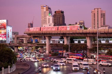 Tayland, Bangkok - 11 Aralık 2024: Bangkok, Tayland 'daki Rachathewi Zafer Anıtı.