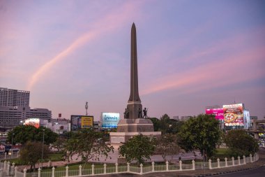 Tayland, Bangkok - 11 Aralık 2024: Bangkok, Tayland 'daki Rachathewi Zafer Anıtı.