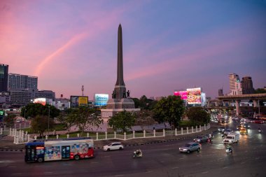 Tayland, Bangkok - 11 Aralık 2024: Bangkok, Tayland 'daki Rachathewi Zafer Anıtı.