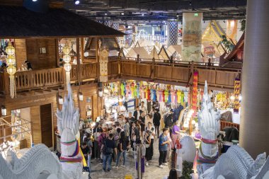 Tayland 'ın Bangkok şehrindeki Chao Phraya Nehri' ndeki Icon Siam Alışveriş Merkezi 'nde. Tayland, Bangkok, 13 Aralık 2024.