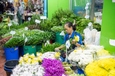   Tayland, Bangkok - 13 Aralık 2024: Tayland 'da Pak Khlong' da Taze Çiçek Pazarı.