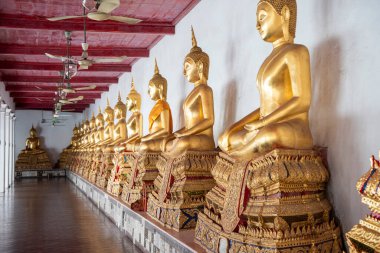 Tayland, Bangkok - 14 Aralık 2024: Wat Maha Tayland 'ın Bangkok şehrinde Ko Ratanakosin' de.