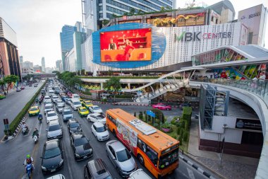 Tayland, Bangkok - 11 Aralık 2024: Tayland 'ın Bangkok kentindeki Siam Meydanı' ndaki Alışveriş Merkezi.