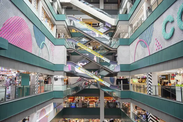 Tayland 'ın Bangkok şehrindeki Siyam Meydanı' ndaki Alışveriş Merkezi 'nin içinde. Tayland, Bangkok, Aralık, 16, 2024.