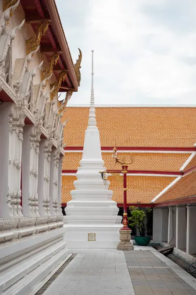 Tayland, Bangkok - 14 Aralık 2024: Wat Maha Tayland 'ın Bangkok şehrinde Ko Ratanakosin' de.