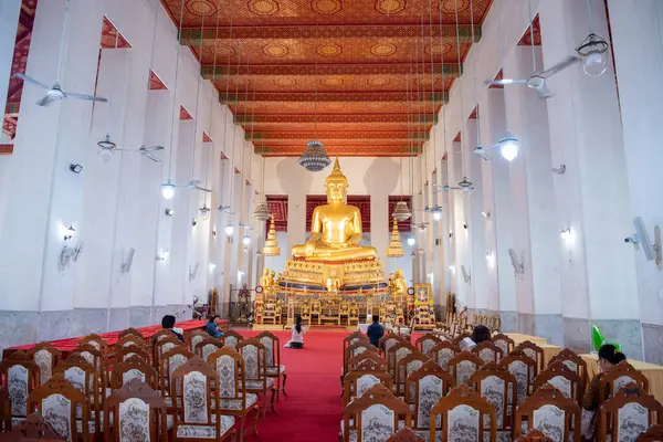 Tayland, Bangkok - 14 Aralık 2024: Wat Maha Tayland 'ın Bangkok şehrinde Ko Ratanakosin' de.