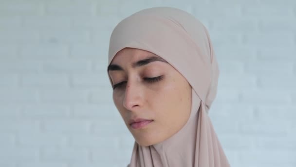 Oppressed Muslim Woman Looks Camera Sad Look Asks Help Inequality — Stockvideo