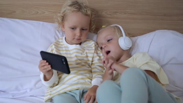 Two Twin Sisters Lying Bed Going Bed Watching Interesting Cartoon — Stock Video