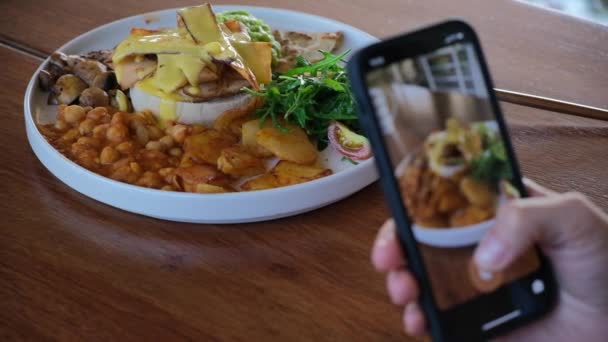 Blogger Shoots His Delicious Lunch His Smartphone Order Share His — Stock video