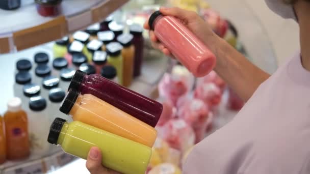 Woman Customer Store Chooses Bottles Freshly Squeezed Juice Different Fruits — 图库视频影像