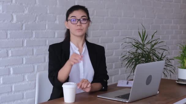 Employee Office Dressed Stylish Clothes Strict Appearance Her Outfit Inspires — Stockvideo