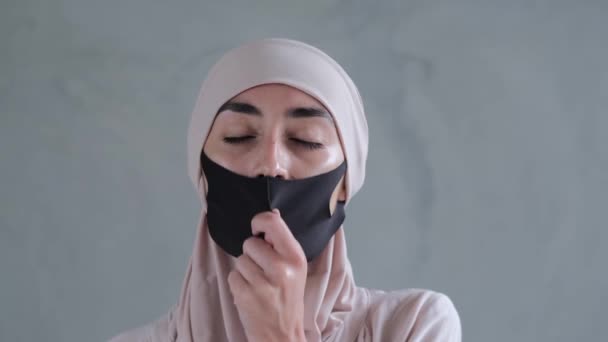Woman Hijab Black Mask Coronavirus Removes Mask Inhales Fresh Air — Vídeos de Stock