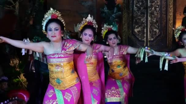 Women Dancers Traditional Dresses Dance Beautiful Dance Accompaniment Classical Island — Stock Video