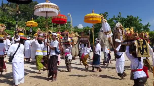 Убуд Індонезія Жовтня 2022 Балійська Церемонія Пляжі Яка Пропонувала Богам — стокове відео