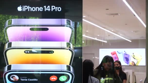 Ubud Indonesia October 2022 Advertising Sement New Apple Iphone Pro — 图库视频影像