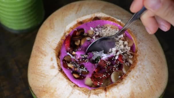 Delicious Breakfast Served Fresh Coconut Oatmeal Berries Breakfast Well Cereal — Stock Video