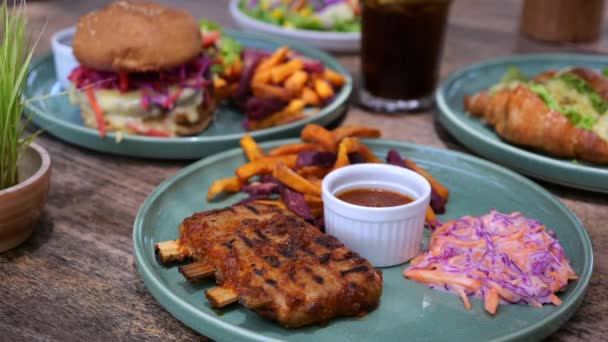 Rodzinna Restauracja Tropikalnym Kraju Rodzinna Restauracja Menu Burger Wołowy Burakami — Wideo stockowe