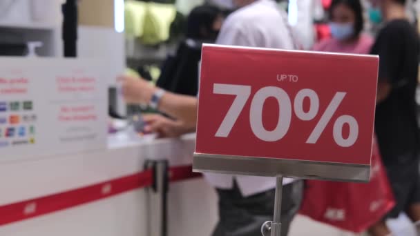 Red Sign Percent Discount Attract Customers Background Blur Unrecognizable Customers — Wideo stockowe