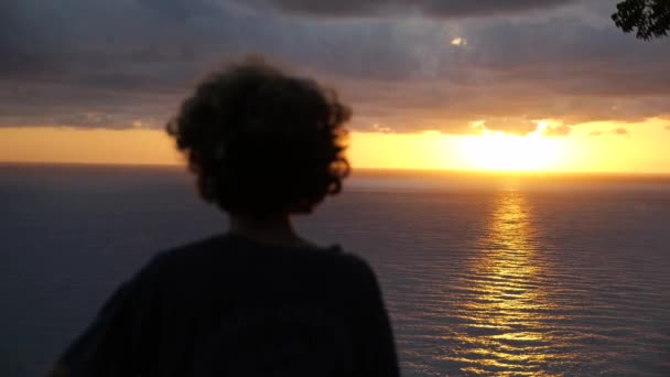 Selektivní Zaměření Sluneční Cestu Hladině Oceánu Při Západu Slunce Klidné — Stock video