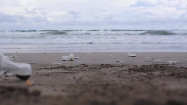 Dünyanın Kirlenmiş Modern Plajlarının Hüzünlü Bir Resmi Sahilin Asıl Doğal — Stok video