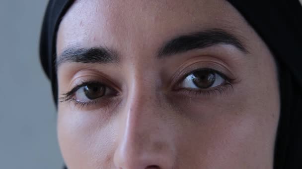 Gros Plan Des Yeux Tristes Femme Musulmane Hijab Noir Les — Video