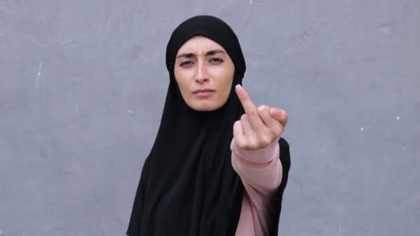 Disobedient Muslim Woman Hijab Shows Offensive Gesture Hand Gesture Meaning — Vídeo de Stock