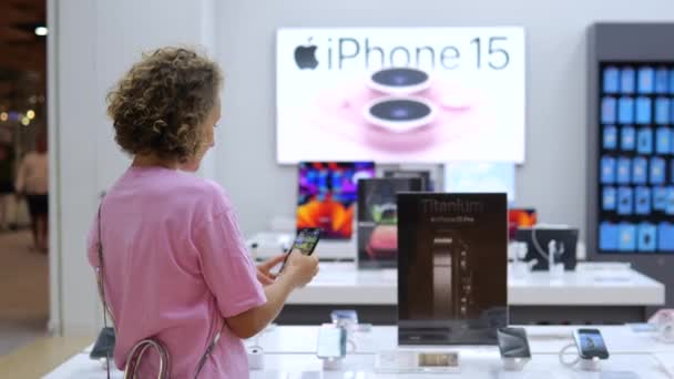 Ubud Indonézia Október 2023 Store Széles Választékát Kínálja Összes Apple — Stock videók