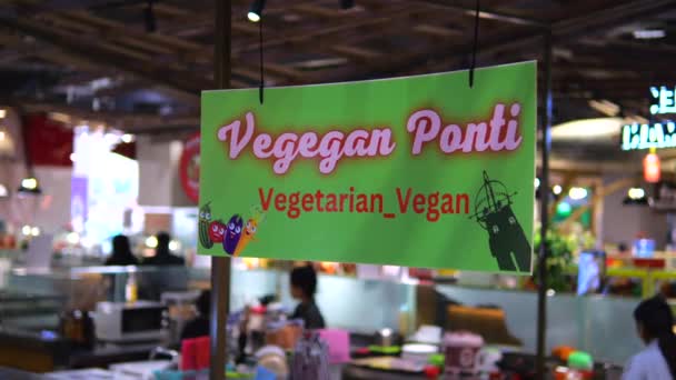 Segnale Pubblicitario Sezione Vegetariana Nel Mercato Nel Supermercato Attirare Clienti — Video Stock