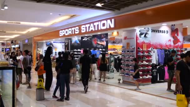 Denpasar Indonésie Février 2024 Mall Large Shot People Sports Goods — Video