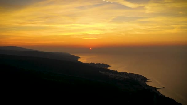 Χρονικό Κενό Αυγή Πάνω Από Βουνά Και Θάλασσα Ζεστή Αυγή — Αρχείο Βίντεο