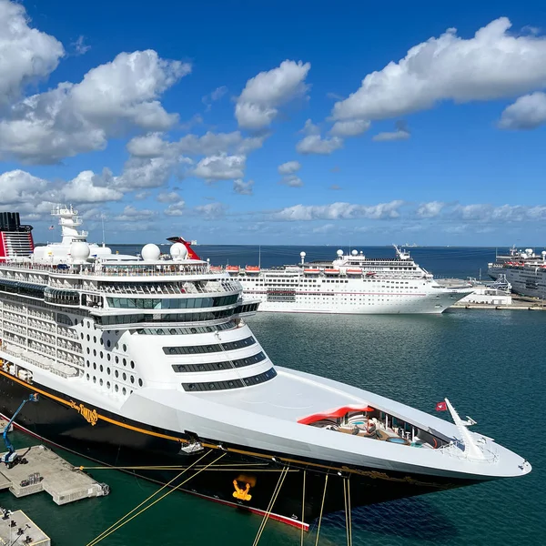Orlando Eua Janeiro 2022 Disney Cruise Ship Fantasy Dock Port — Fotografia de Stock