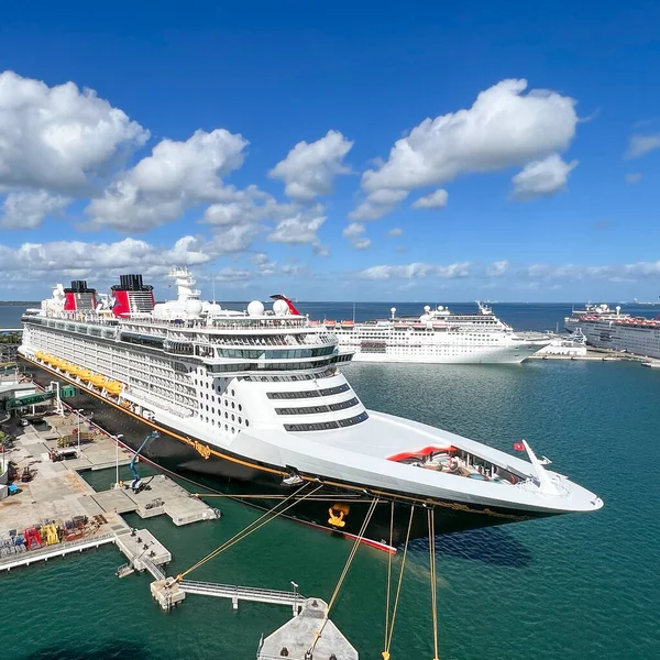 Orlando Eua Janeiro 2022 Disney Cruise Ship Fantasy Dock Port — Fotografia de Stock